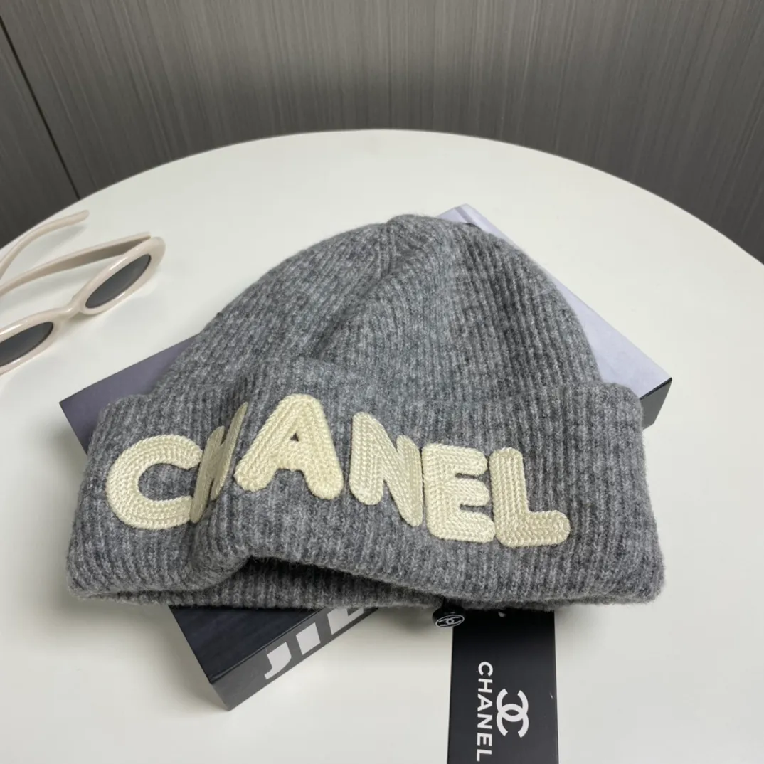P66 comes with dust bag 🌺 [CHANEL] New wool knitted hat, Xiaohongshu, recommended by major Internet celebrities! Thicker and warmer, fashionable and popular🌸First-class texture, the best brand for keeping warm in autumn and winter, order now, limited quantity available