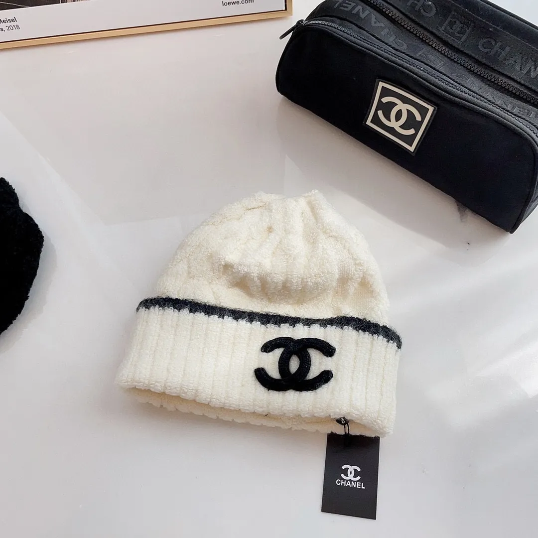 P70 Chanel Chanel 22B new autumn and winter terry material knitted cold hat, cashmere wool blended fabric, fluffy and slim knitted cold hat, contrasting edge double C logo, so good-looking👀! So beautiful