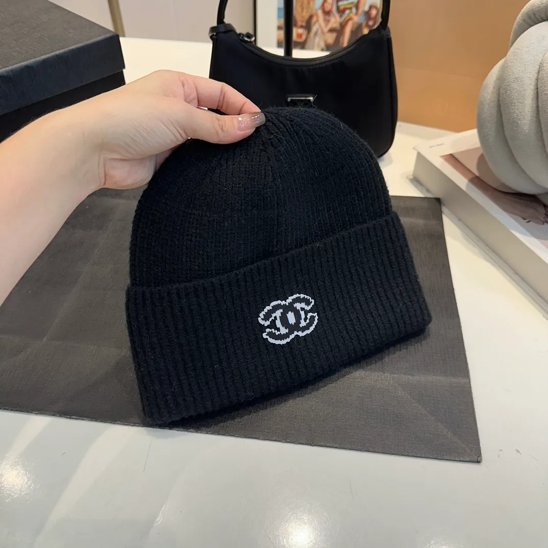 P50 Chanel knitted beanie