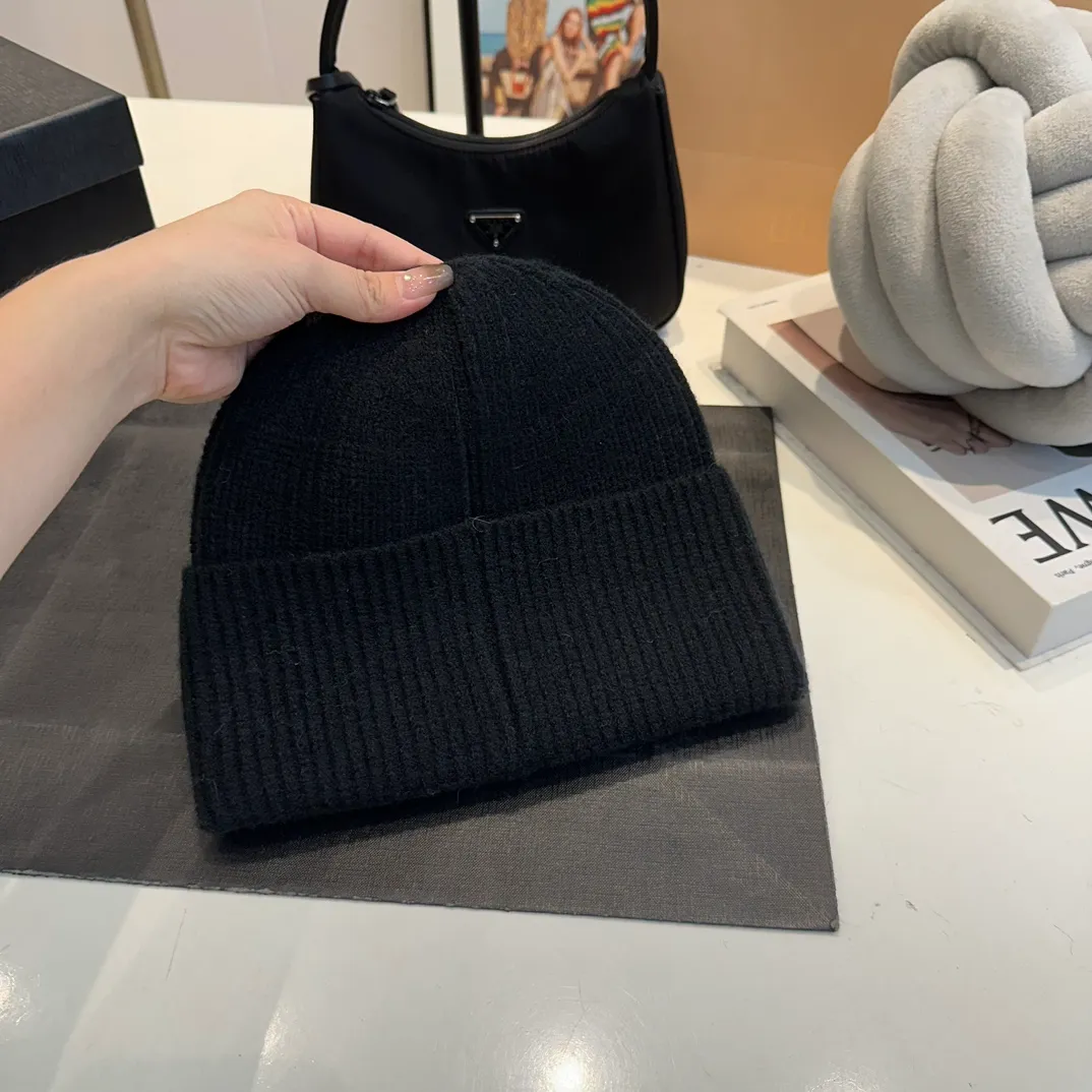 P50 Chanel knitted beanie