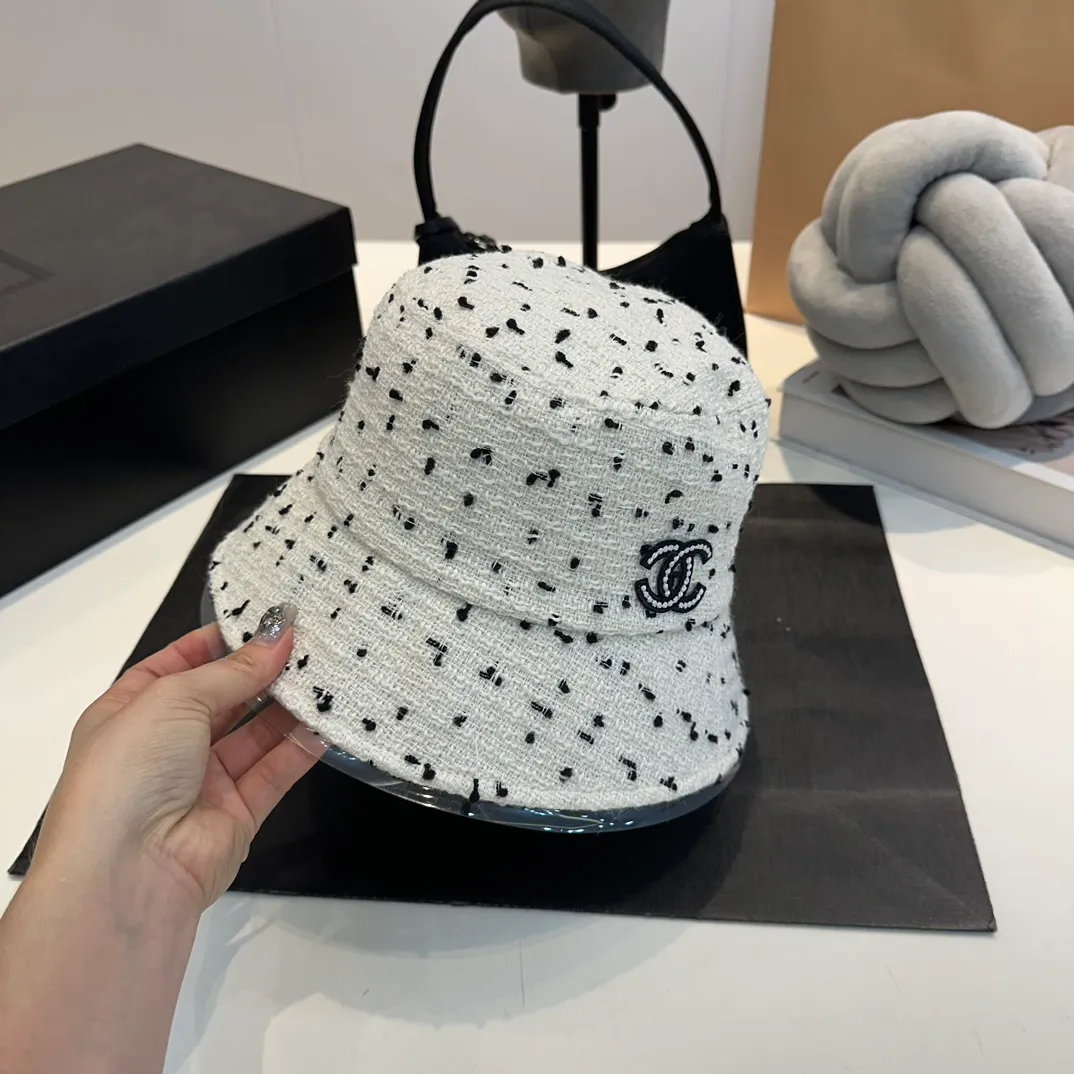 P60 Chanel Chanel hat women's Internet celebrity style retro British plaid fisherman hat women's autumn and winter Korean version concave basin hat