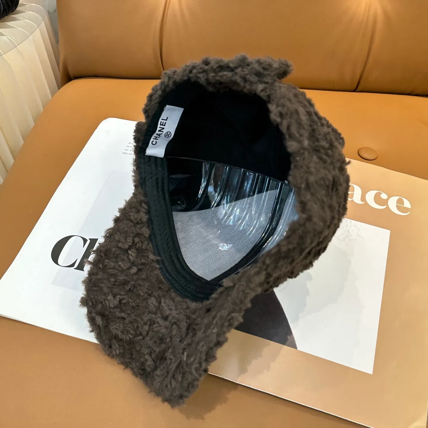 P60 Chanel Chanel new autumn and winter lamb wool baseball cap Chanel's simplest style, small face-shape hat