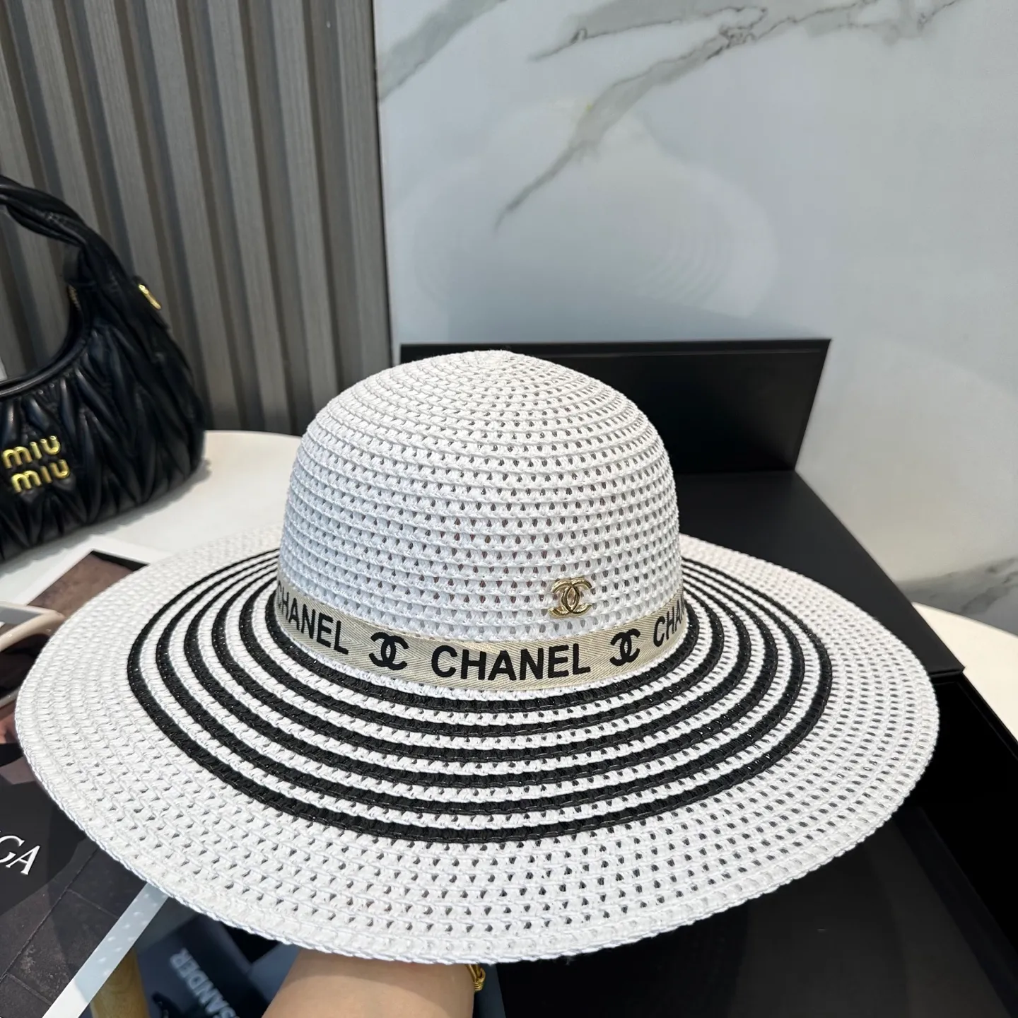 P80 CHANEL big brimmed hat, big sun hat, made of fine straw, official model opening, non-market ordinary version, head circumference 57cm