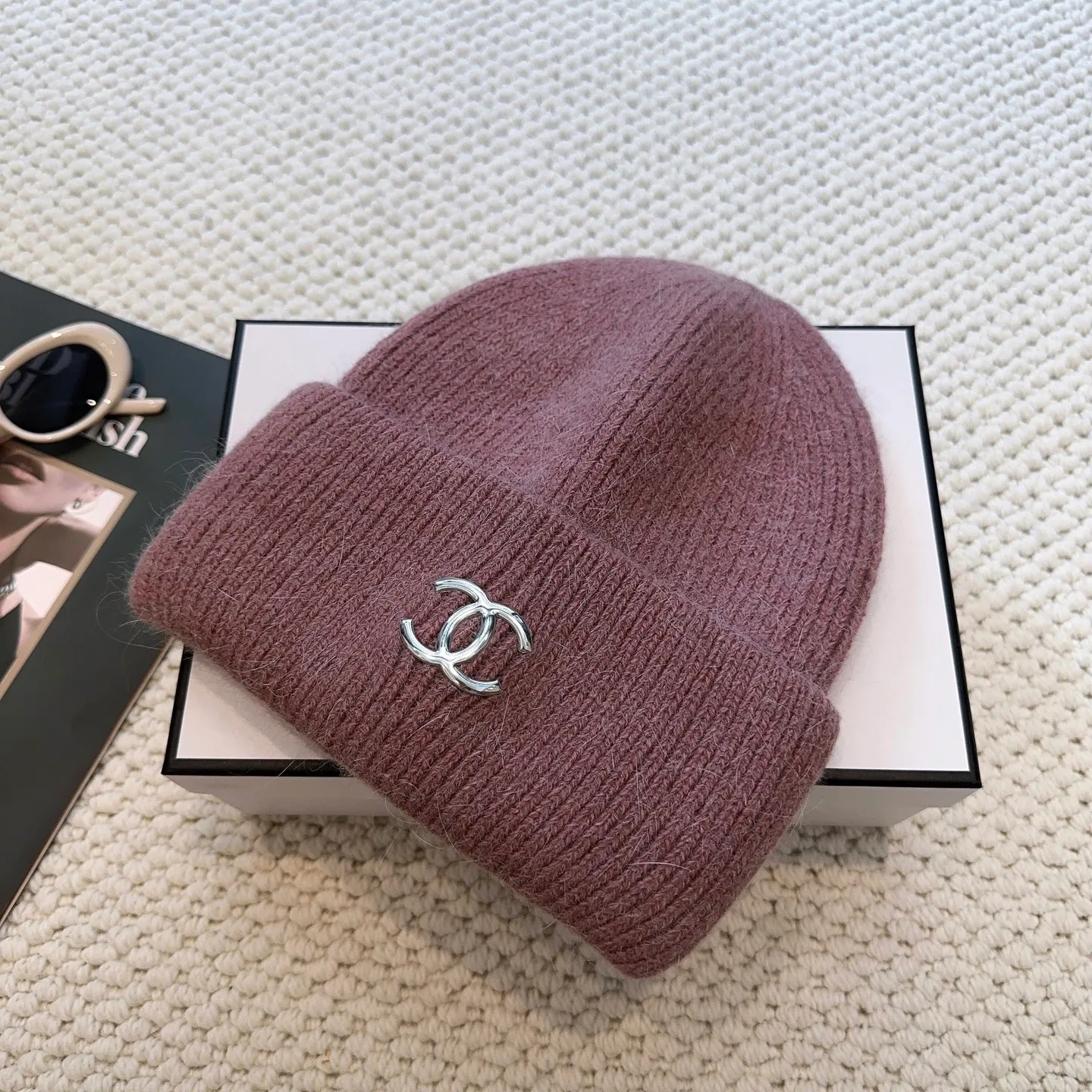 P60 comes with dust bag 🌺 [CHANEL] New rabbit fur knitted hat, Xiaohongshu, the main recommendation of major Internet celebrities! Thicker and warmer, fashionable and popular🌸First-class texture, the best brand for keeping warm in autumn and winter, order now, limited quantity available