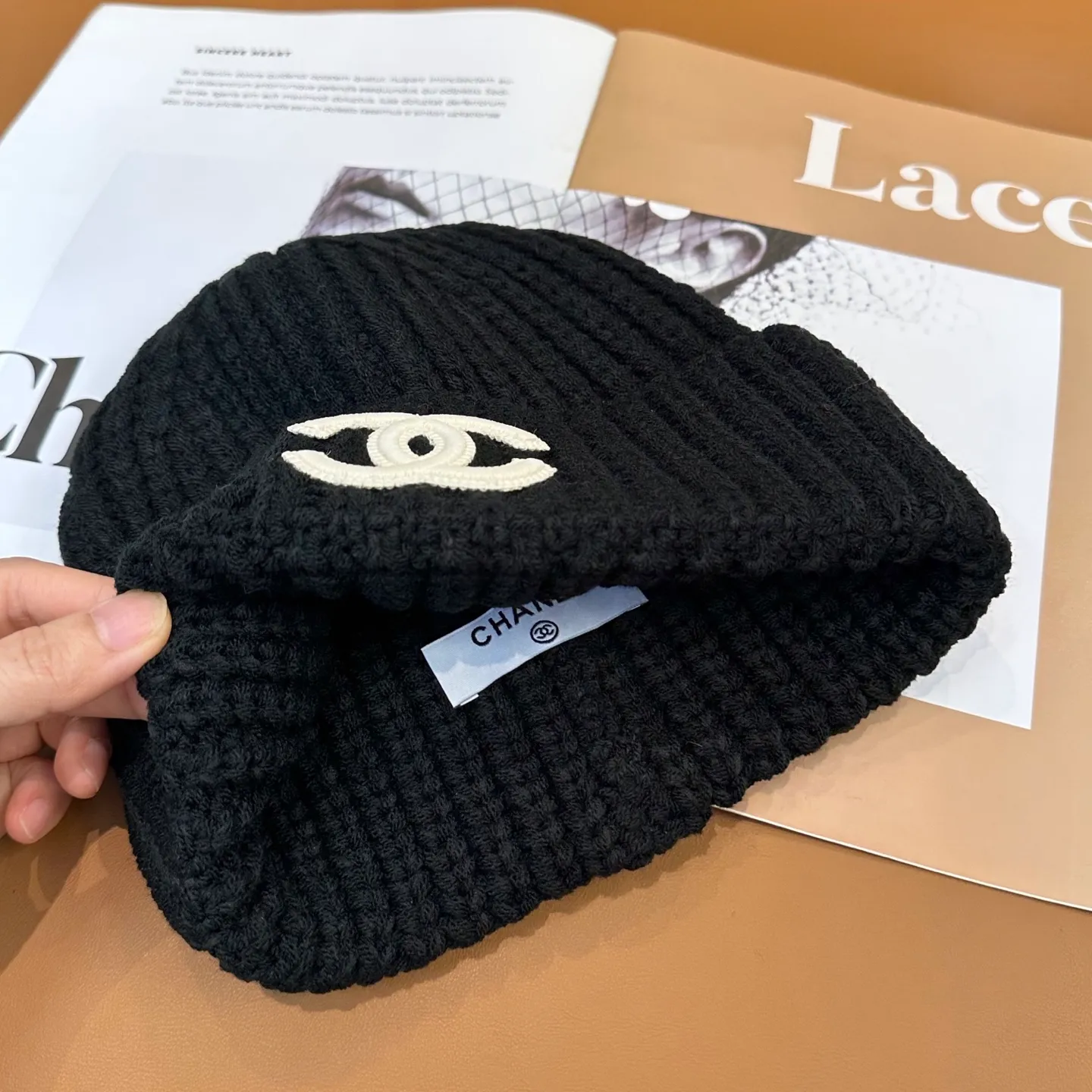 P50 comes with dust bag 🌺 [CHANEL] New knitted hat, Xiaohongshu, recommended by major Internet celebrities! Thicker and warmer, fashionable and popular🌸First-class texture, the best brand for keeping warm in autumn and winter, order now, limited quantity available