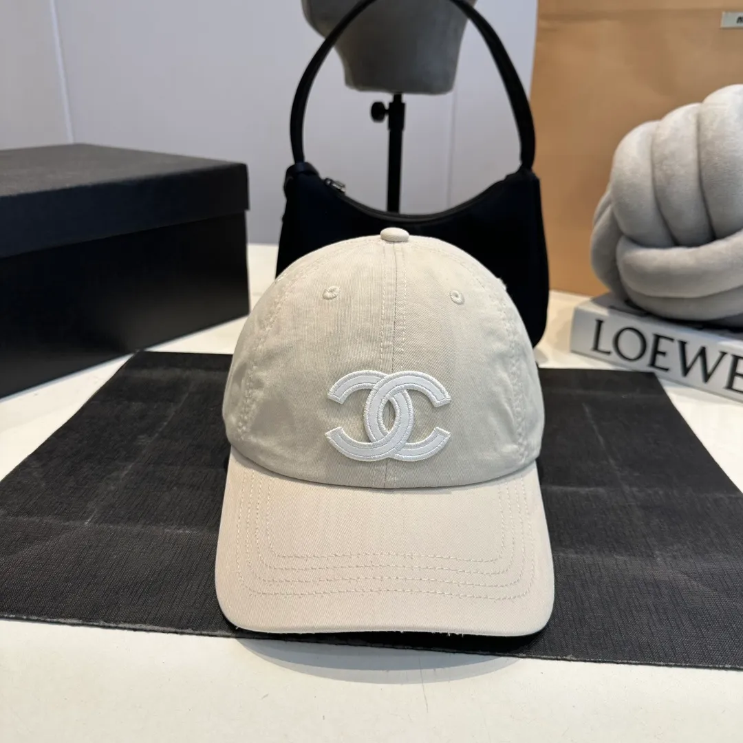 P60 Chanel Chanel 25 spring and summer new hole baseball cap, personalized broken corner brim design is full of sense