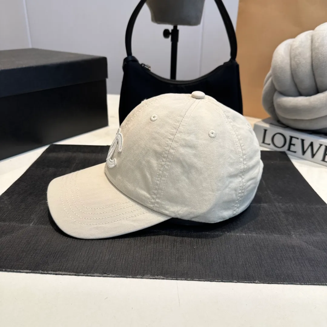 P60 Chanel Chanel 25 spring and summer new hole baseball cap, personalized broken corner brim design is full of sense