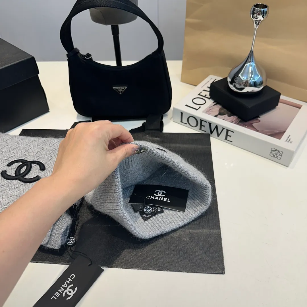 P220 Chanel Chanel knitted cashmere scarf hat set official model