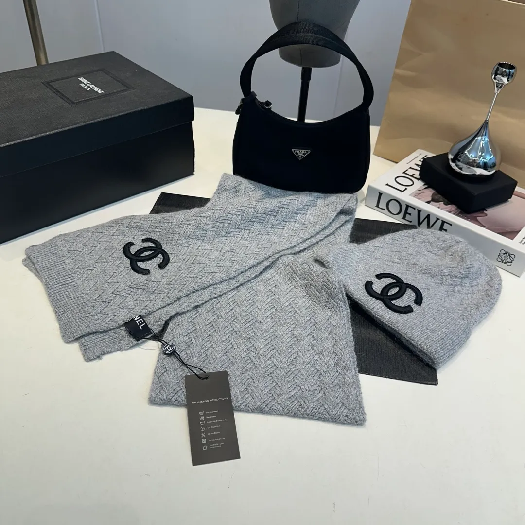 P220 Chanel Chanel knitted cashmere scarf hat set official model