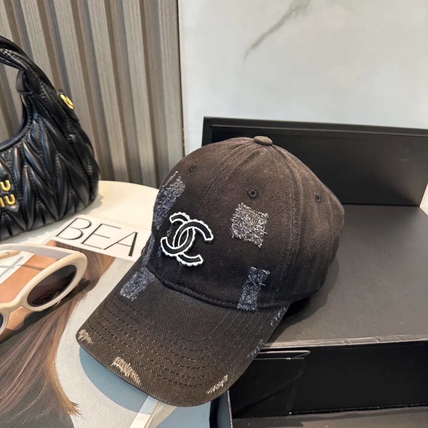 P66 Chanel's new simple baseball cap in dopamine color, a hot color at the moment - full of street style! Trendy and versatile, Xiaohongshu grows grass, poison, get your boyfriend, and cool together