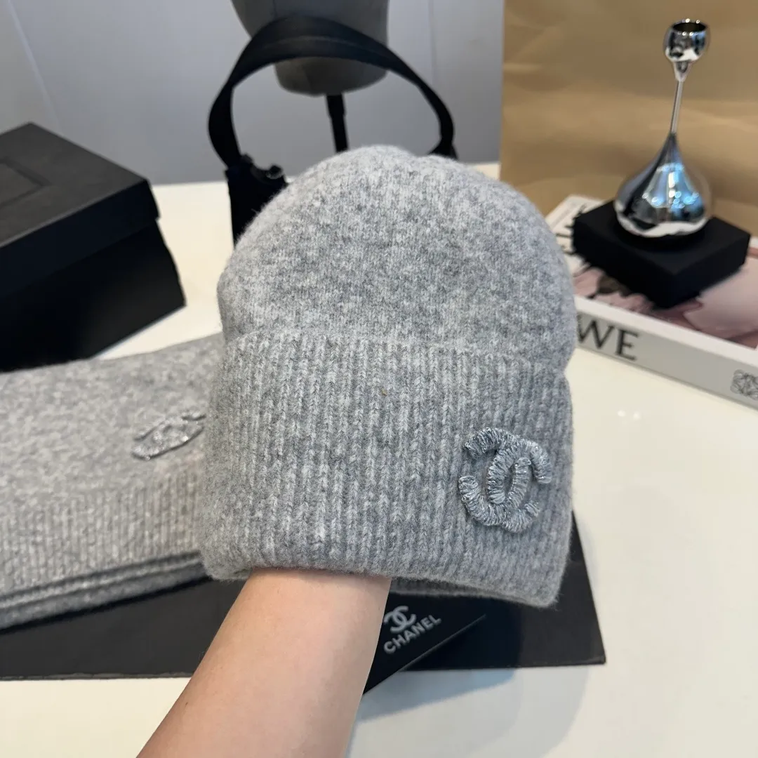 P220 Chanel Chanel knitted cashmere scarf hat set official model