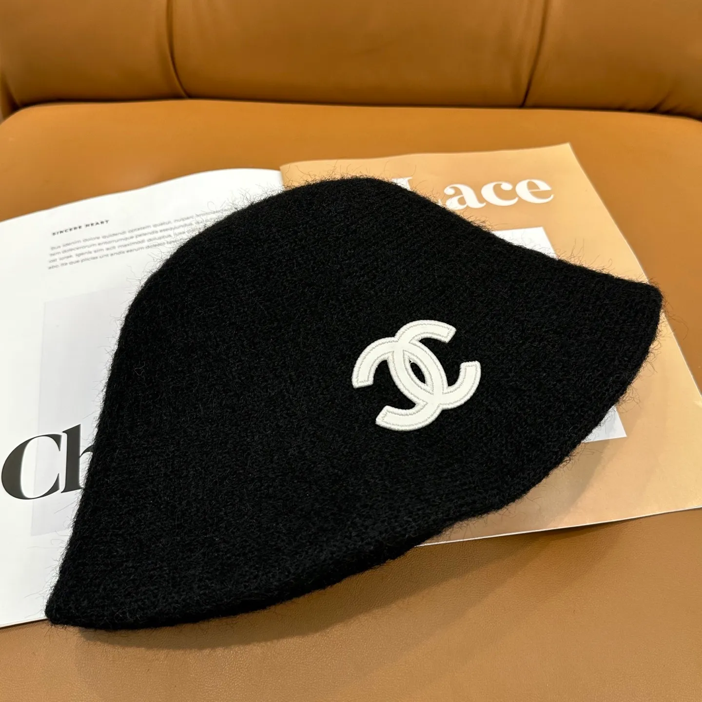 P60 💛With dust bag [CHA Chanel] 2025 autumn and winter new style wool cashmere bucket hat, 🔆Quality goddess style ~ a must-have for going out on the street
