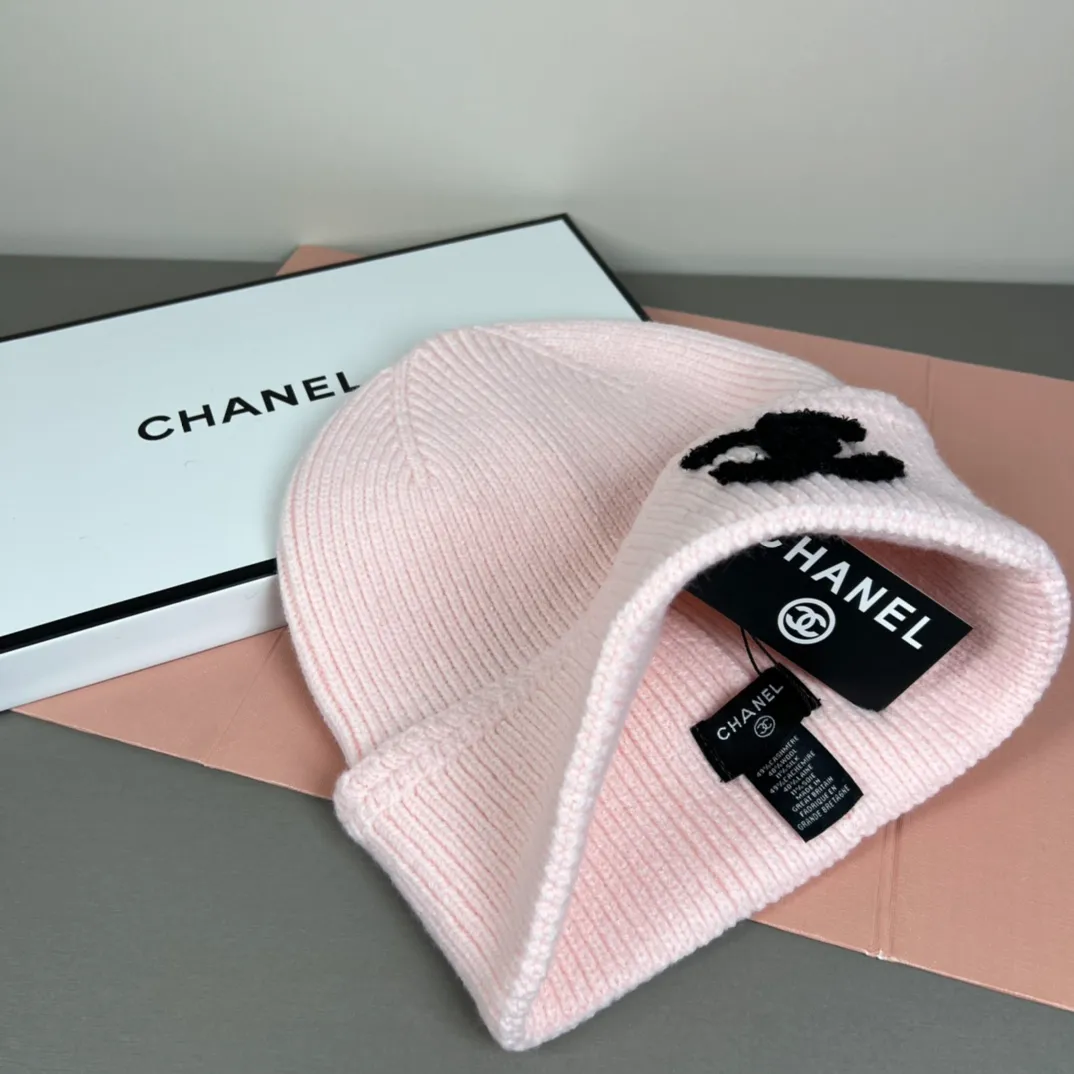 p66💰CHANEL CHANEL, the popular knitted hat from the official website! Xiaohongshu’s new product is released, it’s so 🉑️, high-elastic fabric, classic colors, same style for men and women.