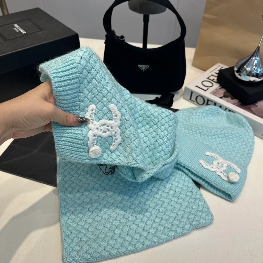 P220 Chanel Chanel knitted cashmere scarf hat set official model