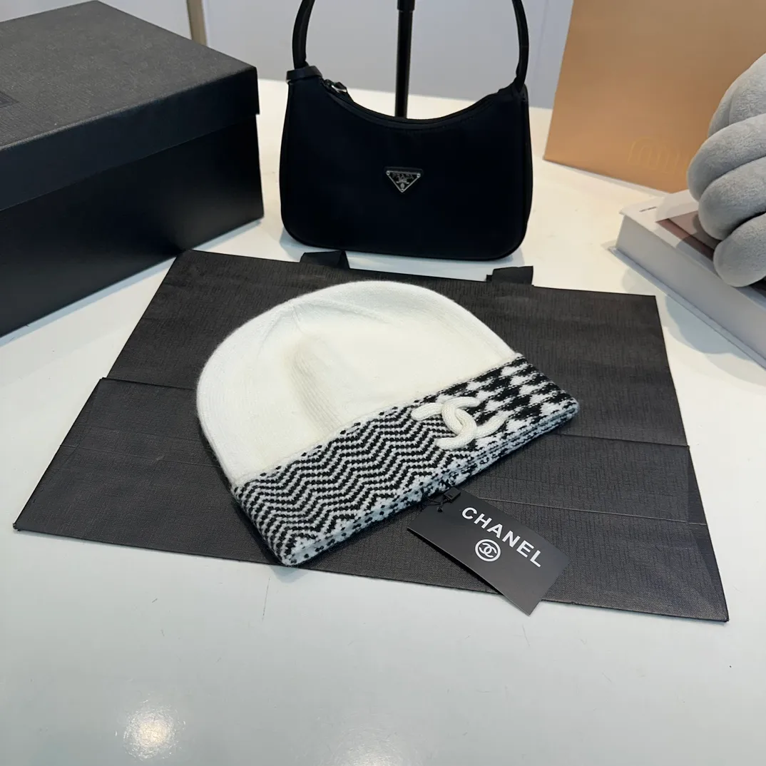 P66 Chanel official website quality Chanel 24K autumn and winter wool hat recommended by Internet celebrity fashion bloggers, a popular style in Xiaohongshu, a knitted hat with a super soft and comfortable feel and excellent elasticity!
