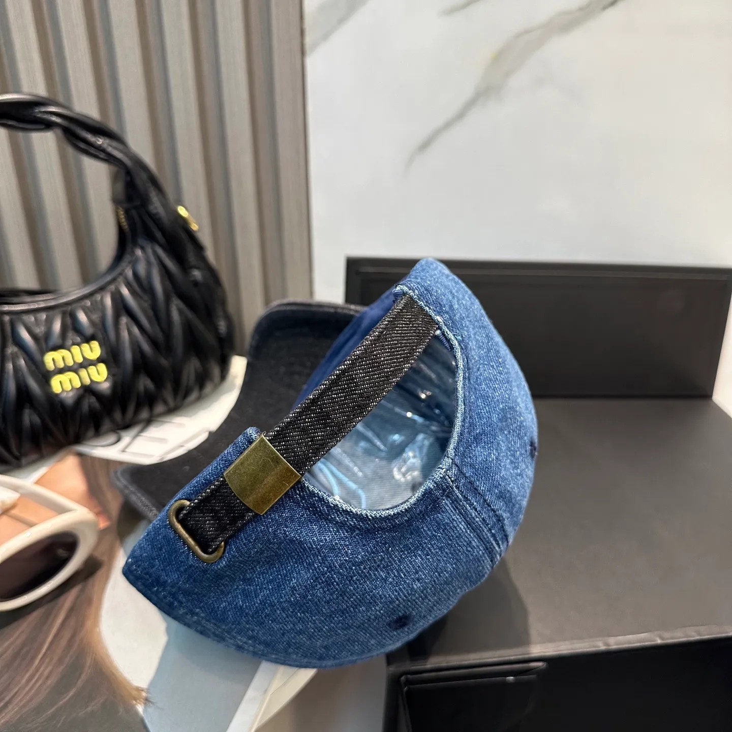 P56 Chanel (Chanel) counter new original washed denim baseball cap, customized three-dimensional logo is exquisite! Original quality, exclusive physical shooting.