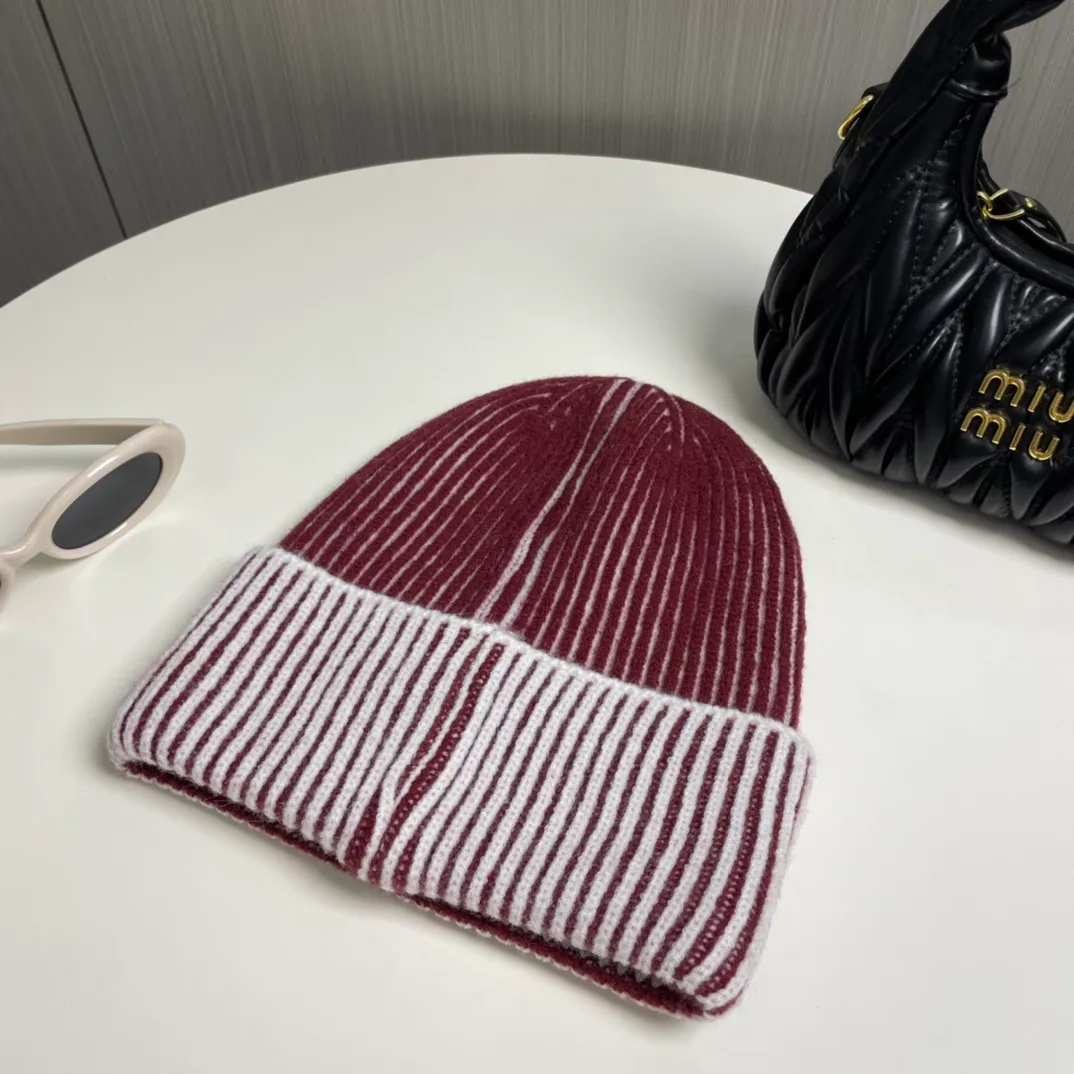 P56 comes with dust bag 🌺 [CHANEL] New knitted hat, Xiaohongshu, the main recommendation of major Internet celebrities! Thicker and warmer, fashionable and popular🌸First-class texture, the best brand for keeping warm in autumn and winter, order now, limited quantity available