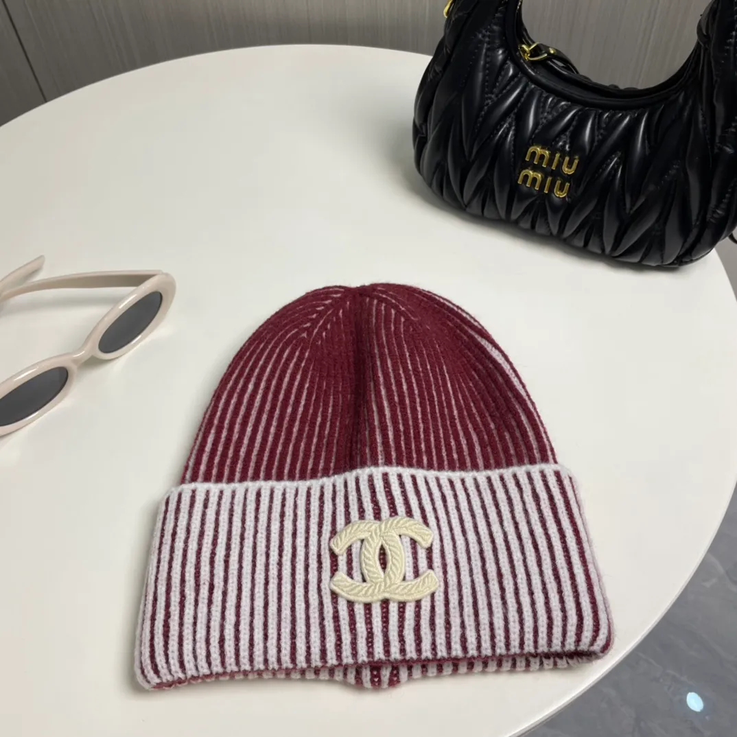P56 comes with dust bag 🌺 [CHANEL] New knitted hat, Xiaohongshu, the main recommendation of major Internet celebrities! Thicker and warmer, fashionable and popular🌸First-class texture, the best brand for keeping warm in autumn and winter, order now, limited quantity available