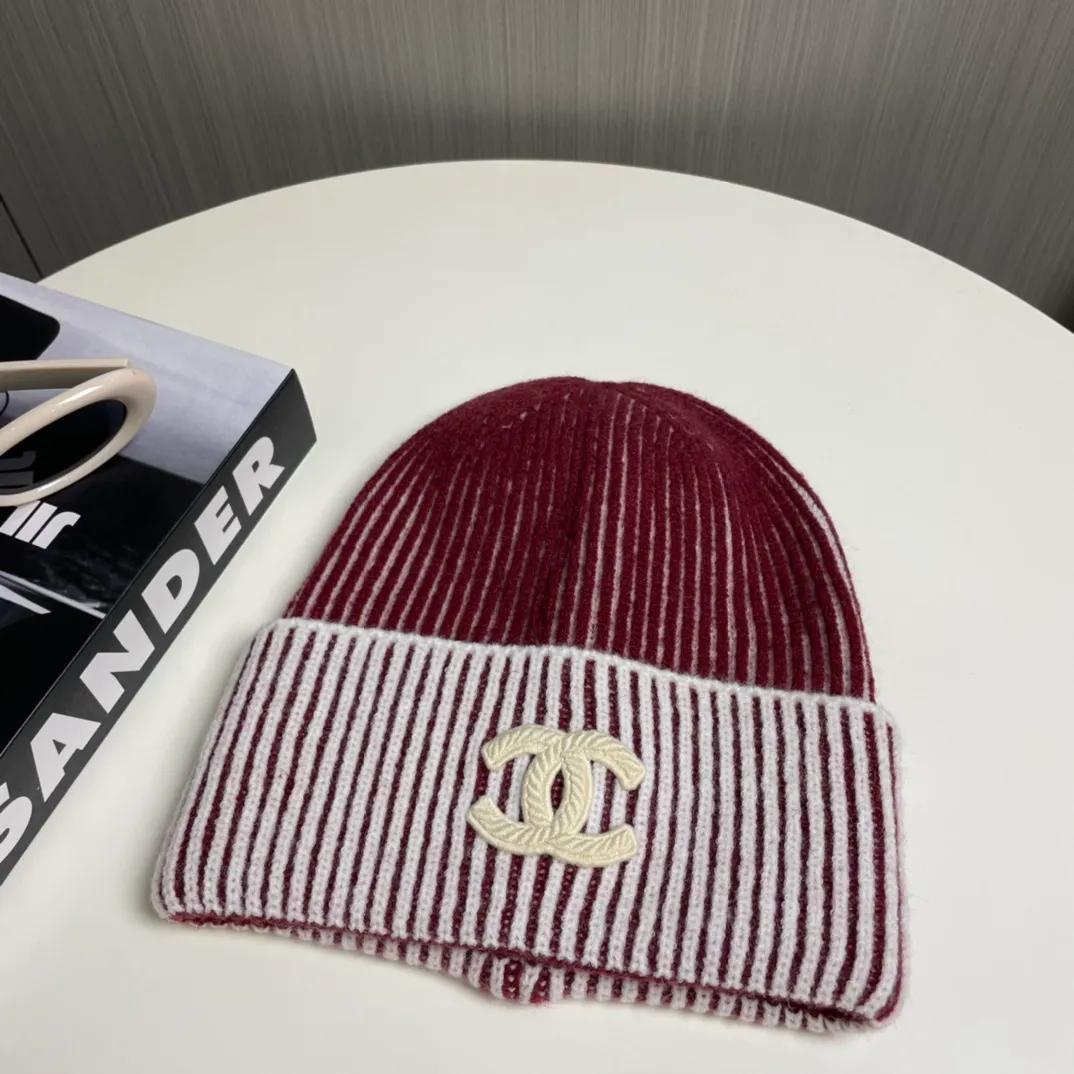 P56 comes with dust bag 🌺 [CHANEL] New knitted hat, Xiaohongshu, the main recommendation of major Internet celebrities! Thicker and warmer, fashionable and popular🌸First-class texture, the best brand for keeping warm in autumn and winter, order now, limited quantity available