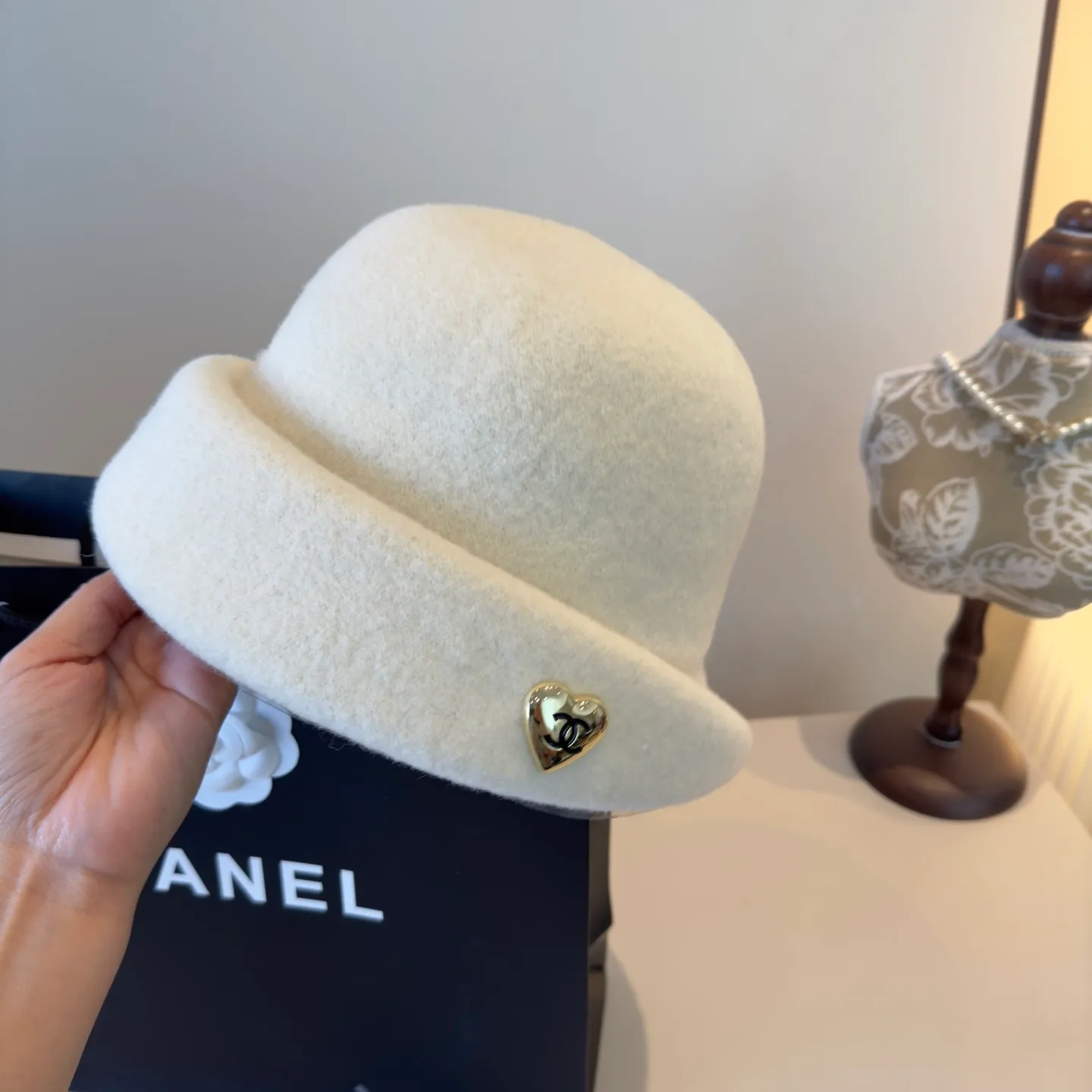 💰140¥ Chanel's new wool curled basin hat, irregular cut design, head circumference 57cm