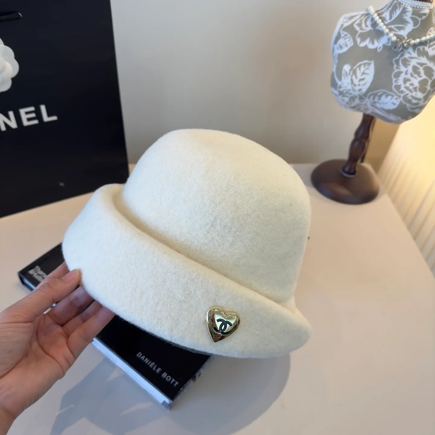 💰140¥ Chanel's new wool curled basin hat, irregular cut design, head circumference 57cm