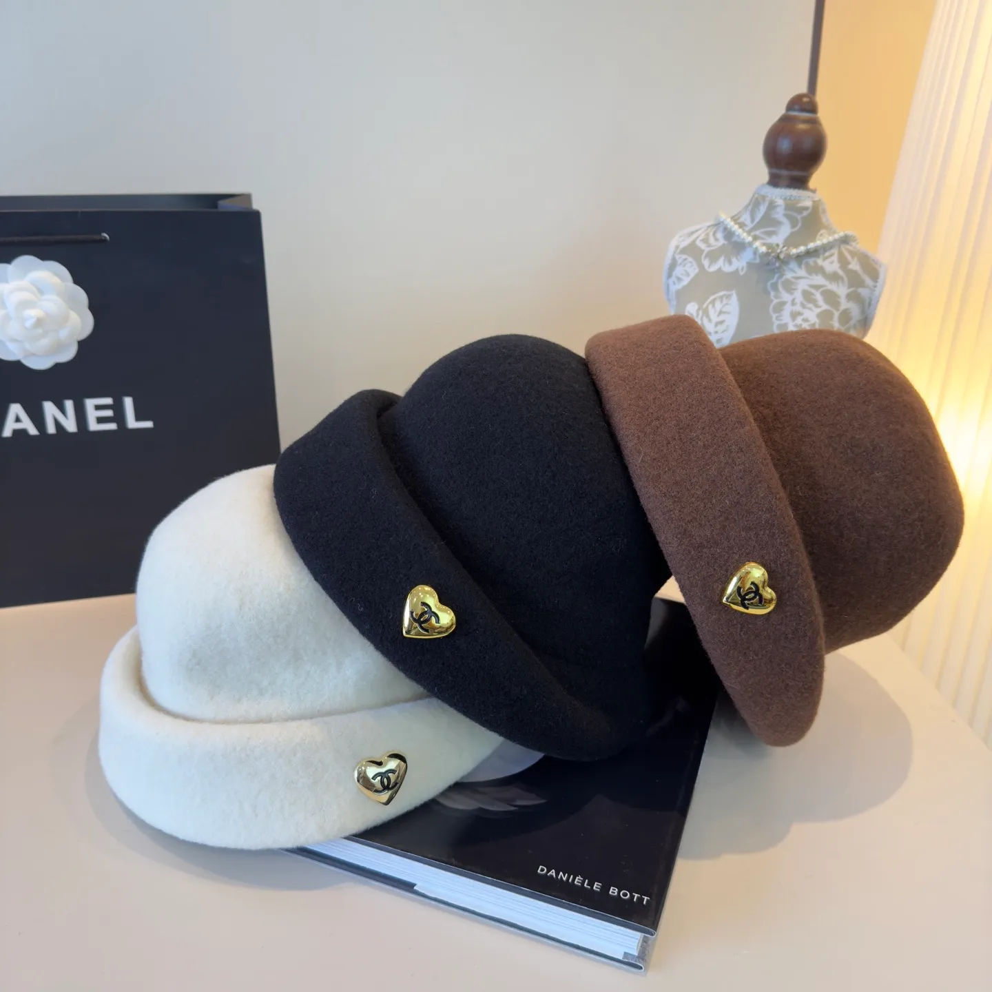 💰140¥ Chanel's new wool curled basin hat, irregular cut design, head circumference 57cm