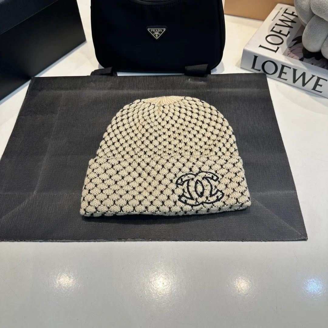 P60 Chanel knitted beanie