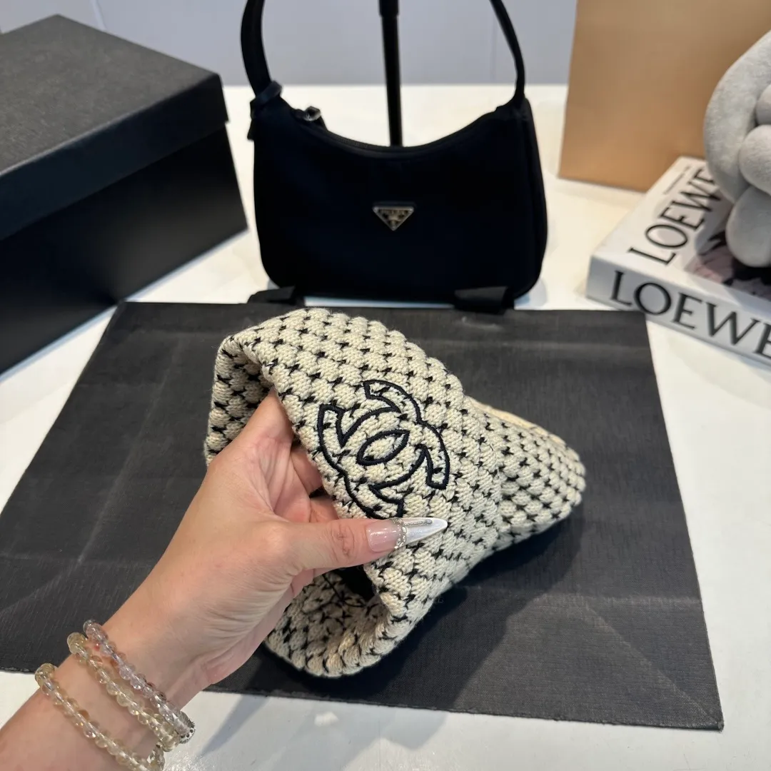 P60 Chanel knitted beanie