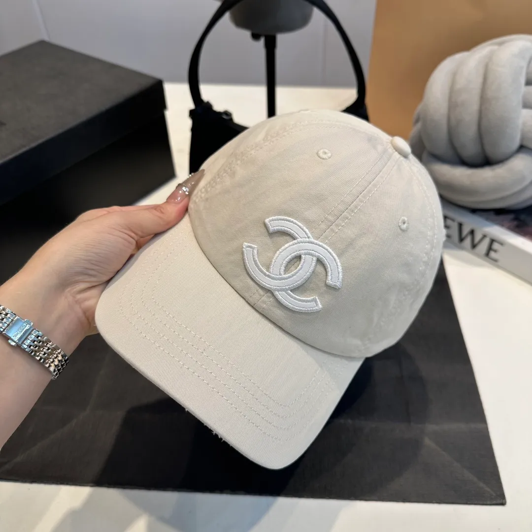 P60 Chanel Chanel 25 spring and summer new hole baseball cap, personalized broken corner brim design is full of sense