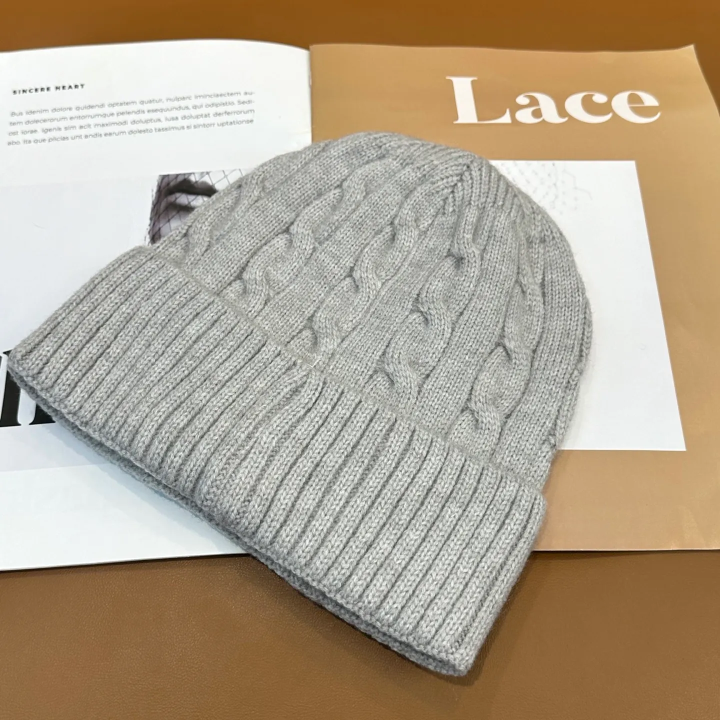 P56 CHANEL small and popular knitted hat! Xiaohongshu’s new product is released, it’s so 🉑️, high-elastic fabric, classic colors, same style for men and women.
