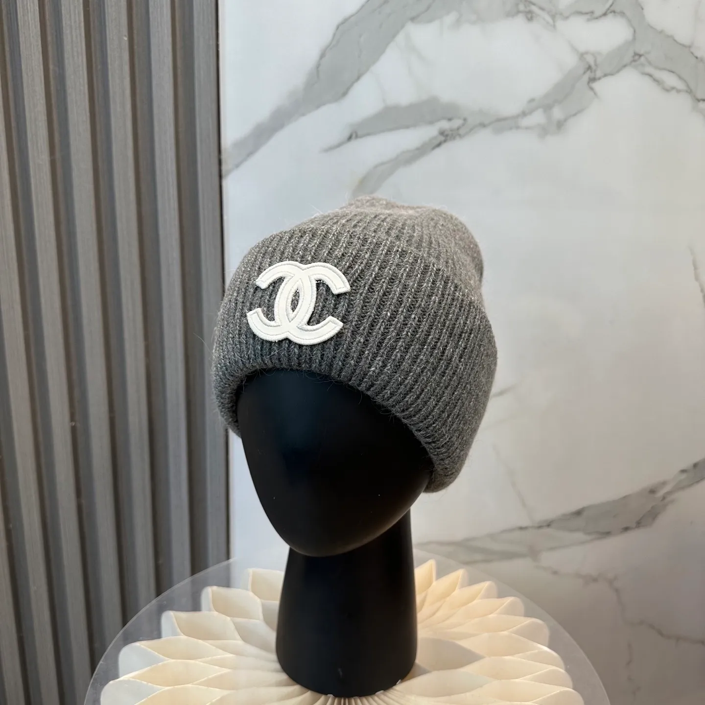P60 CHANEL small and popular knitted hat! Xiaohongshu’s new product is released, it’s so 🉑️, high-elastic fabric, classic colors, same style for men and women.