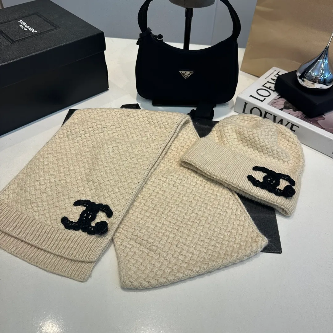 P220 Chanel Chanel knitted cashmere scarf hat set official model