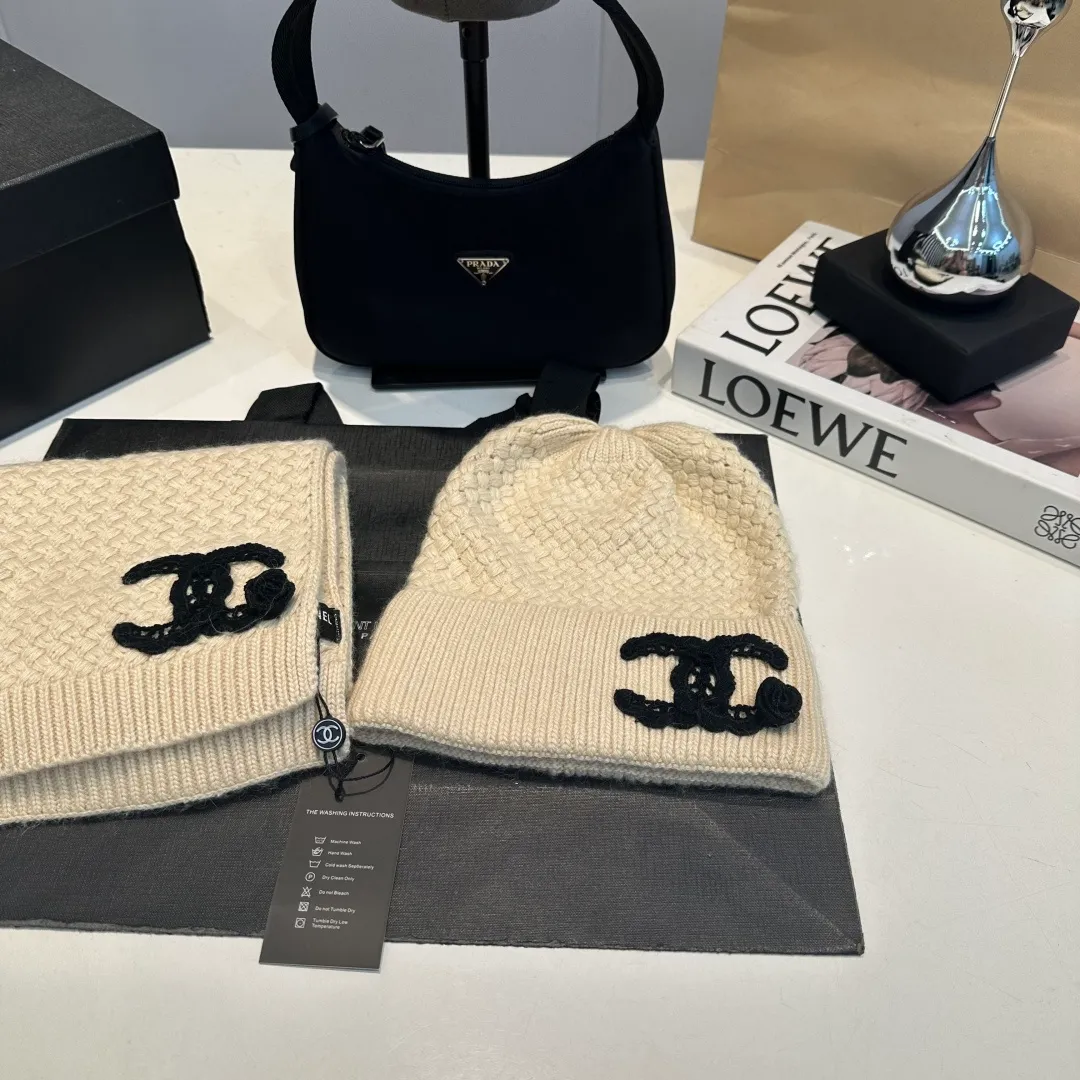 P220 Chanel Chanel knitted cashmere scarf hat set official model