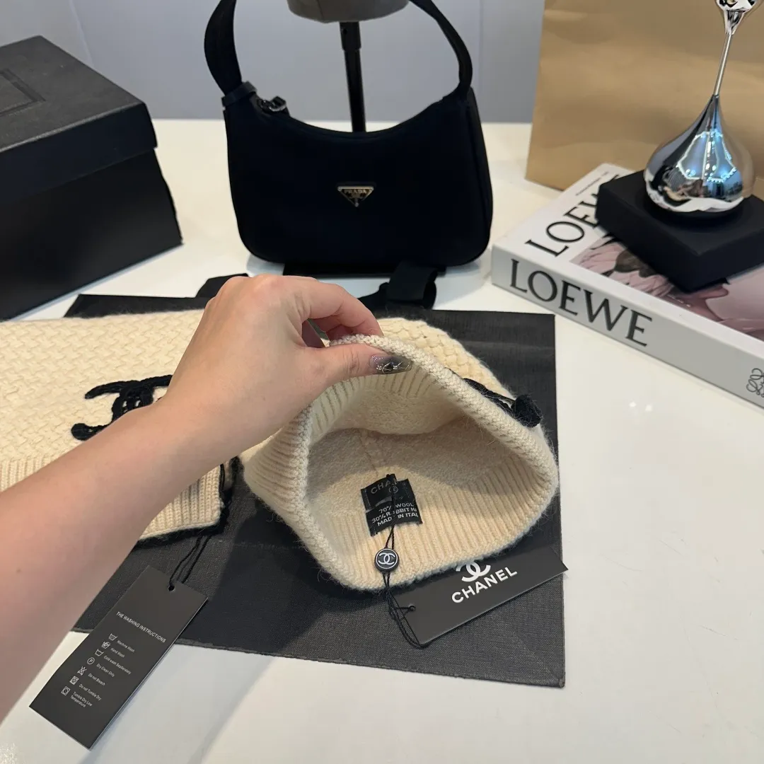 P220 Chanel Chanel knitted cashmere scarf hat set official model