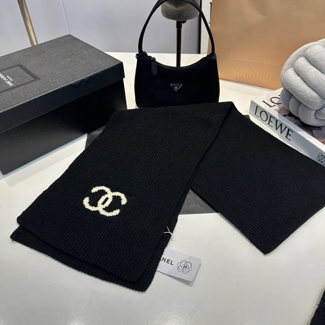 P160 Chane*🆕Chanel 24N new ski series wool hat, hat, scarf set, the popular Lei Feng hat on the Internet, black and white, versatile and cool, can be worn by men and women as a couple, warm and good-looking, a must-have