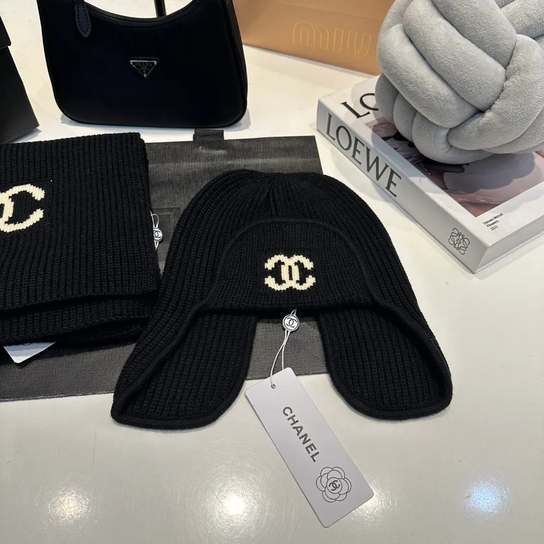 P160 Chane*🆕Chanel 24N new ski series wool hat, hat, scarf set, the popular Lei Feng hat on the Internet, black and white, versatile and cool, can be worn by men and women as a couple, warm and good-looking, a must-have