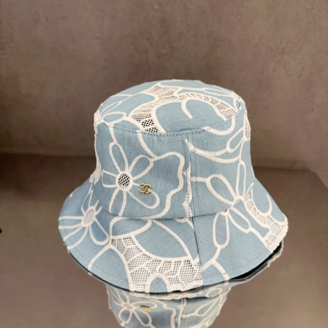 💰60 CHANEL Chanel new style 🆕denim blue retro style bucket hat 🔸 Take it out for holiday travel and it will be beautiful❕ Second-hand style. This kind of hat is not easy to match 😬 Ready in stock