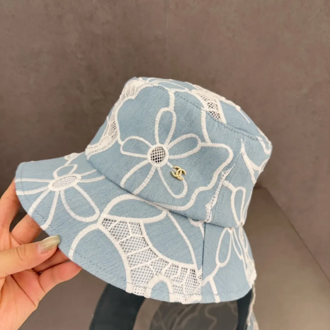 💰60 CHANEL Chanel new style 🆕denim blue retro style bucket hat 🔸 Take it out for holiday travel and it will be beautiful❕ Second-hand style. This kind of hat is not easy to match 😬 Ready in stock
