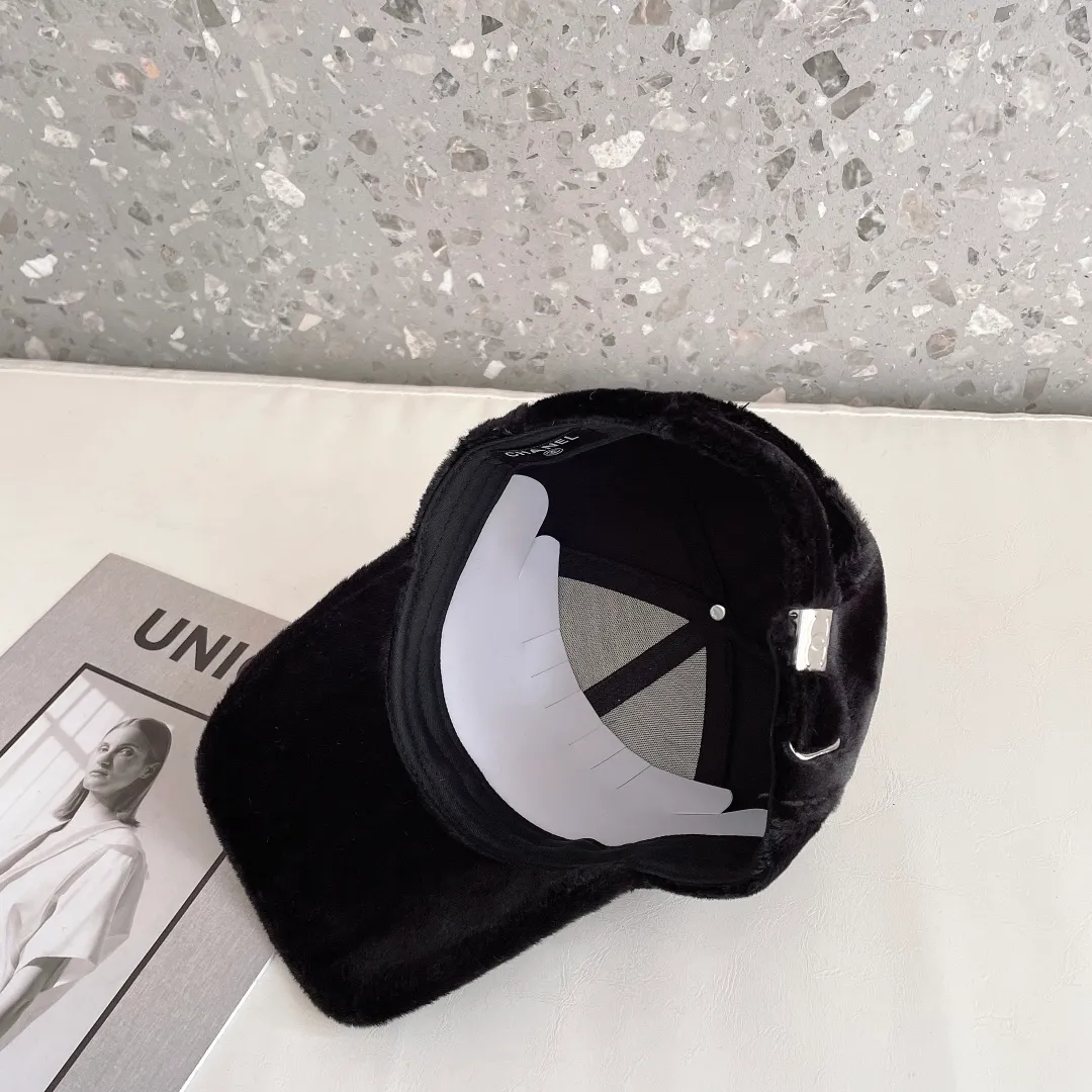 P60 CHANEL Chanel] 2022 new autumn and winter small fragrance style baseball cap🧢, plush and very comfortable. The big brand model is super easy to match, one that you can wear with your eyes closed.