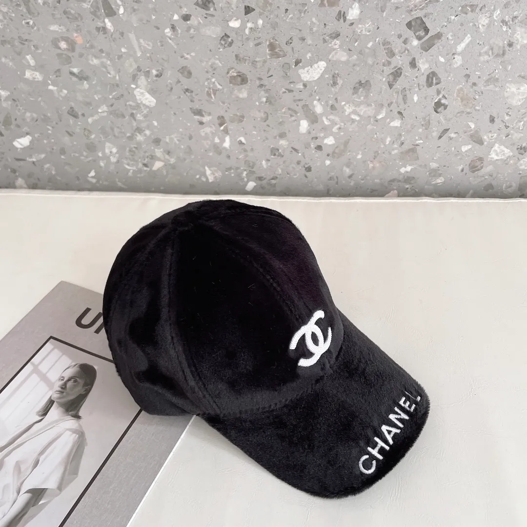 P60 CHANEL Chanel] 2022 new autumn and winter small fragrance style baseball cap🧢, plush and very comfortable. The big brand model is super easy to match, one that you can wear with your eyes closed.