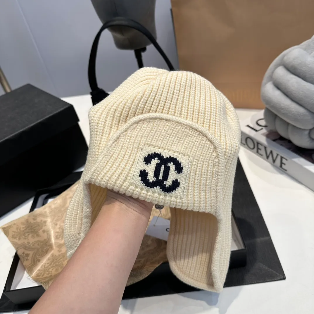 P60 Chane*🆕Chanel 24N new ski series wool hat, the popular Lei Feng hat all over the Internet, black and white, versatile and cool, can be worn by men and women as a couple, warm and good-looking, a must-have👍👍