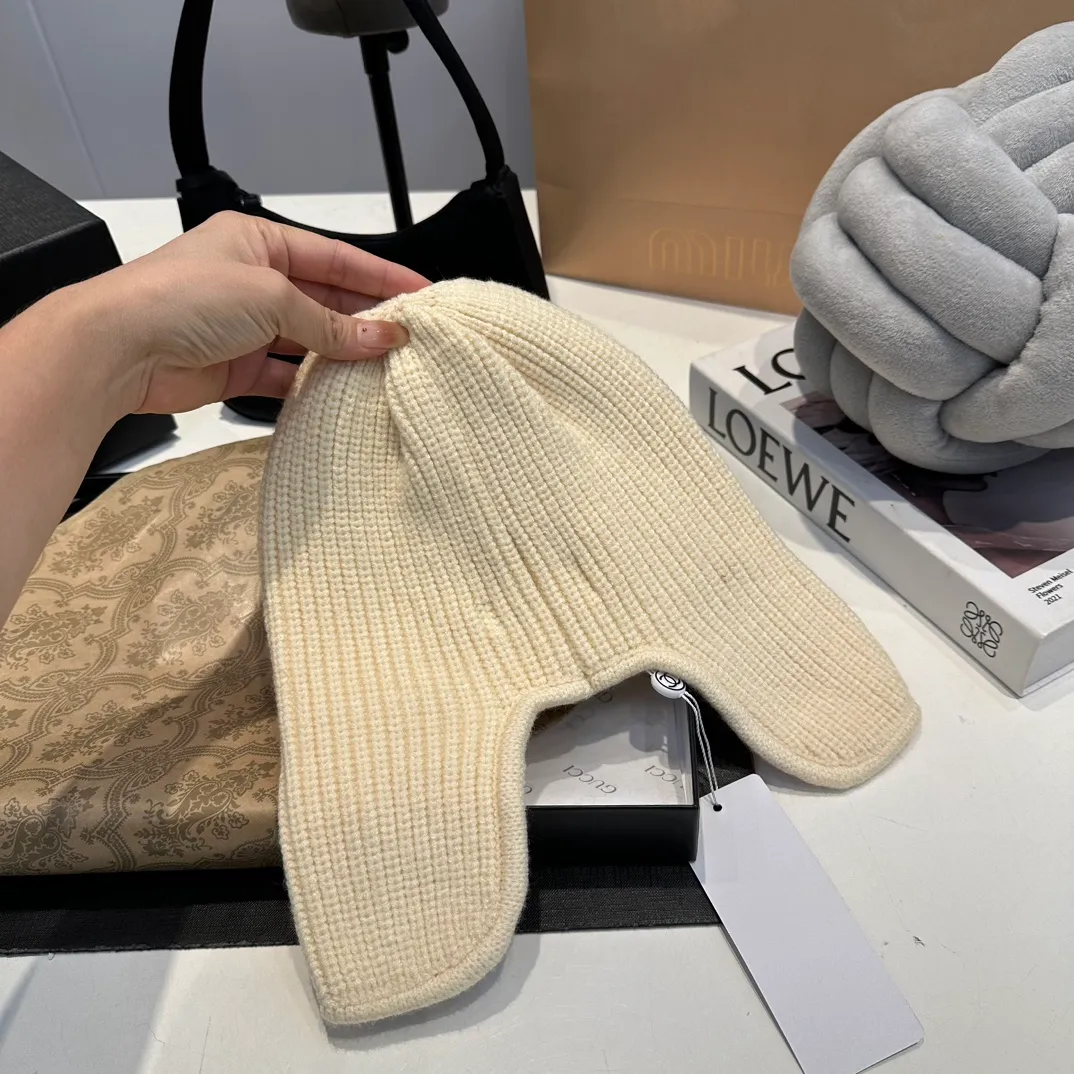P60 Chane*🆕Chanel 24N new ski series wool hat, the popular Lei Feng hat all over the Internet, black and white, versatile and cool, can be worn by men and women as a couple, warm and good-looking, a must-have👍👍