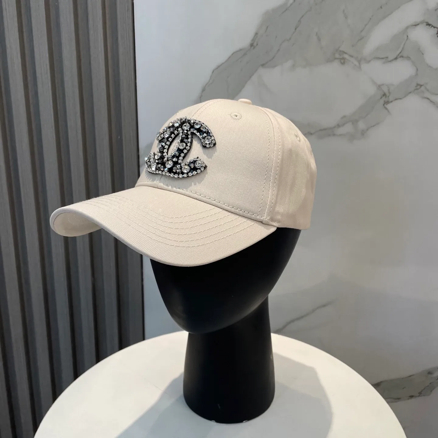 P50 CHANEL new high-end diamond hard-top baseball cap, Xiaoxiang logo is classic and simple, fashionable and casual design, popular new product