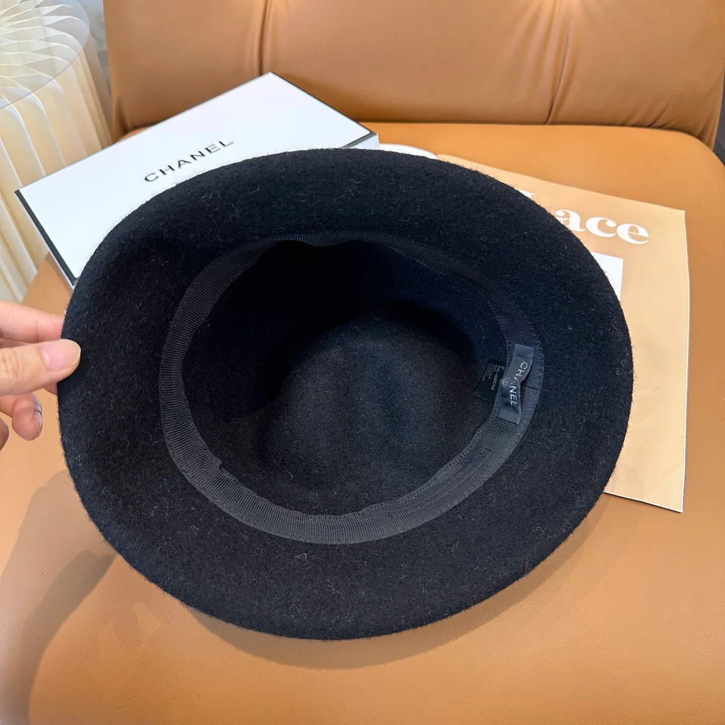 P86💛 Comes with dust bag [CHA Chanel] 2025 autumn and winter new style wool cashmere bucket hat, 🔆Quality goddess style ~ a must-have for going out on the street