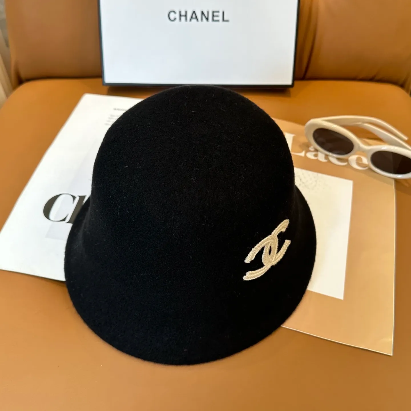 P86💛 Comes with dust bag [CHA Chanel] 2025 autumn and winter new style wool cashmere bucket hat, 🔆Quality goddess style ~ a must-have for going out on the street