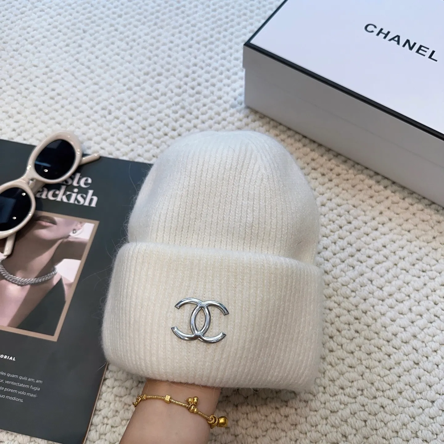 P60 comes with dust bag 🌺 [CHANEL] New rabbit fur knitted hat, Xiaohongshu, the main recommendation of major Internet celebrities! Thicker and warmer, fashionable and popular🌸First-class texture, the best brand for keeping warm in autumn and winter, order now, limited quantity available