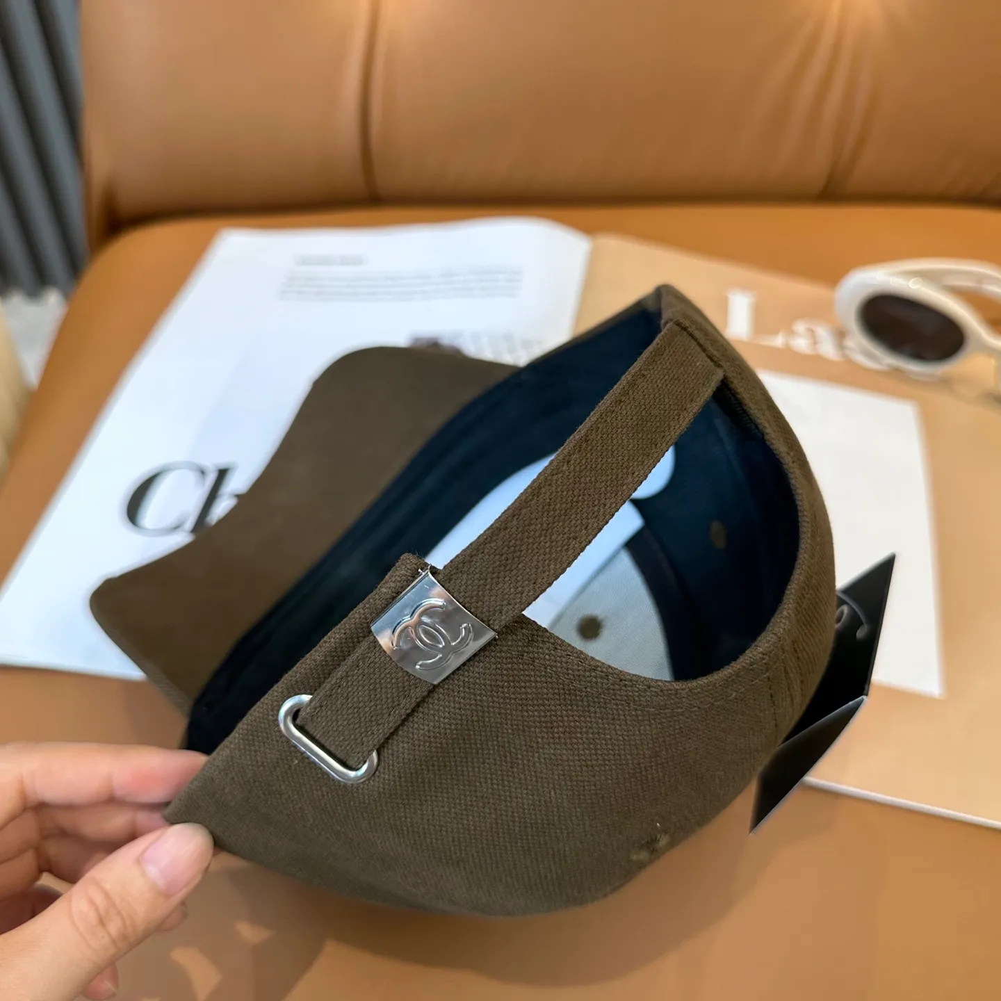 P70 CHANEL [Chanel] New simple embroidered logo baseball cap, new model shipped, big-name models are super easy to match, hurry up and get it!