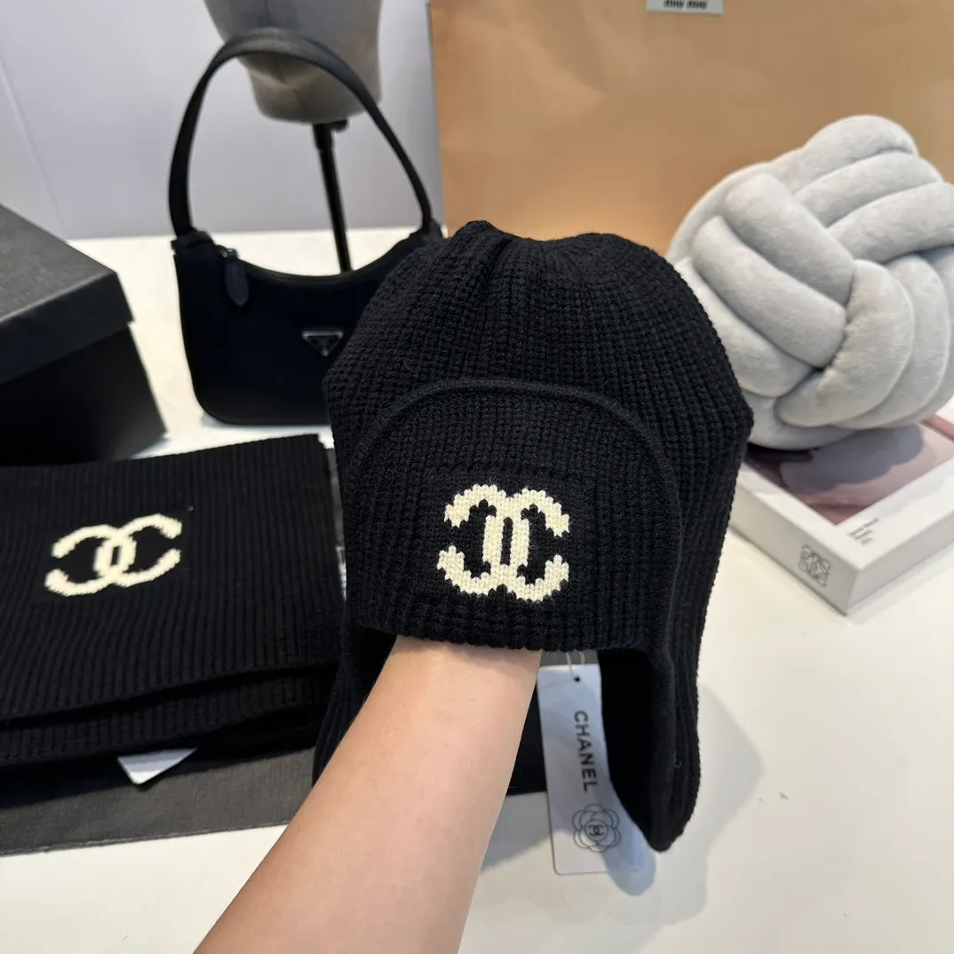 P160 Chane*🆕Chanel 24N new ski series wool hat, hat, scarf set, the popular Lei Feng hat on the Internet, black and white, versatile and cool, can be worn by men and women as a couple, warm and good-looking, a must-have