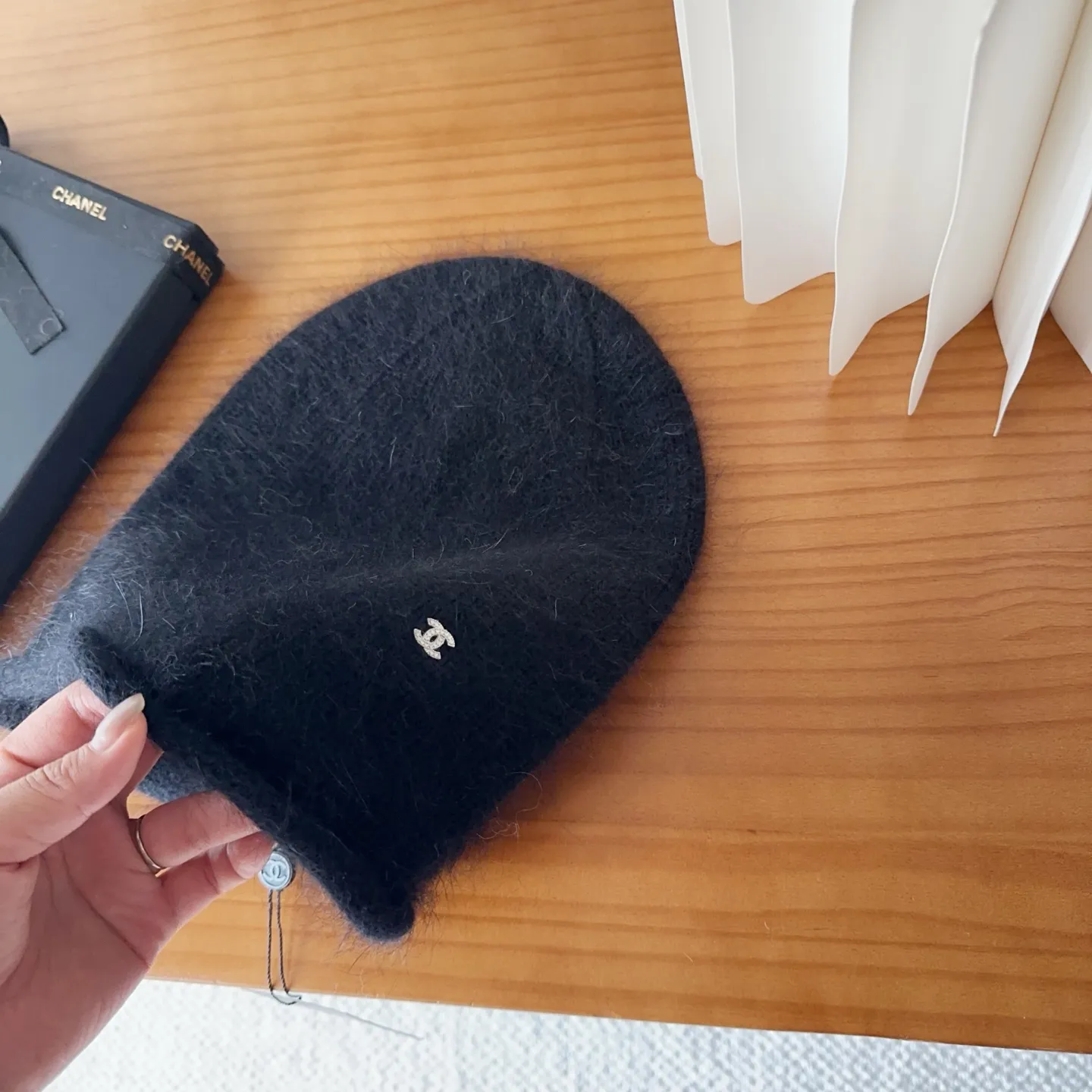 💰60 Chanel official website releases CHANEL small and popular knitted hat! Xiaohongshu’s new product is released, it’s so 🉑️, high-elastic fabric, classic colors, same style for men and women.