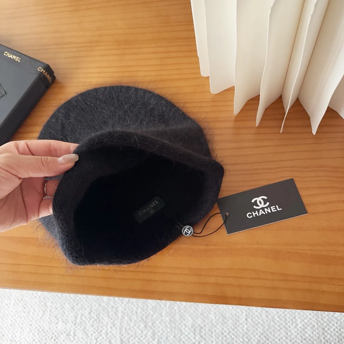 💰60 Chanel official website releases CHANEL small and popular knitted hat! Xiaohongshu’s new product is released, it’s so 🉑️, high-elastic fabric, classic colors, same style for men and women.